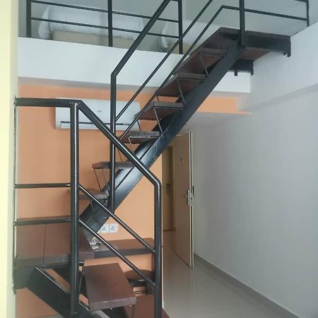 Yy48 Hotel 2 Mins Walk From Masjid Jamek Lrt Station Kuala Lumpur Exteriör bild