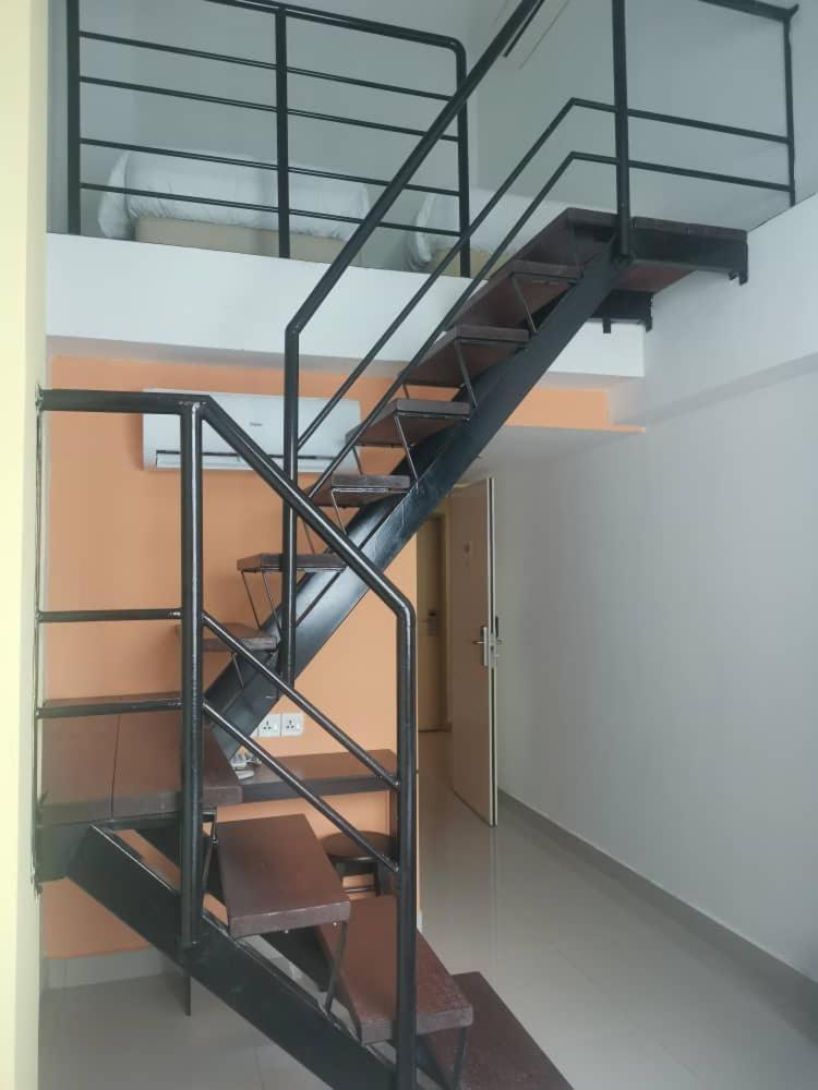 Yy48 Hotel 2 Mins Walk From Masjid Jamek Lrt Station Kuala Lumpur Exteriör bild