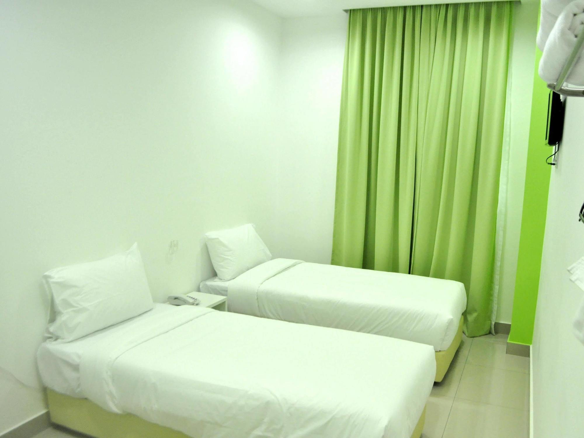 Yy48 Hotel 2 Mins Walk From Masjid Jamek Lrt Station Kuala Lumpur Exteriör bild