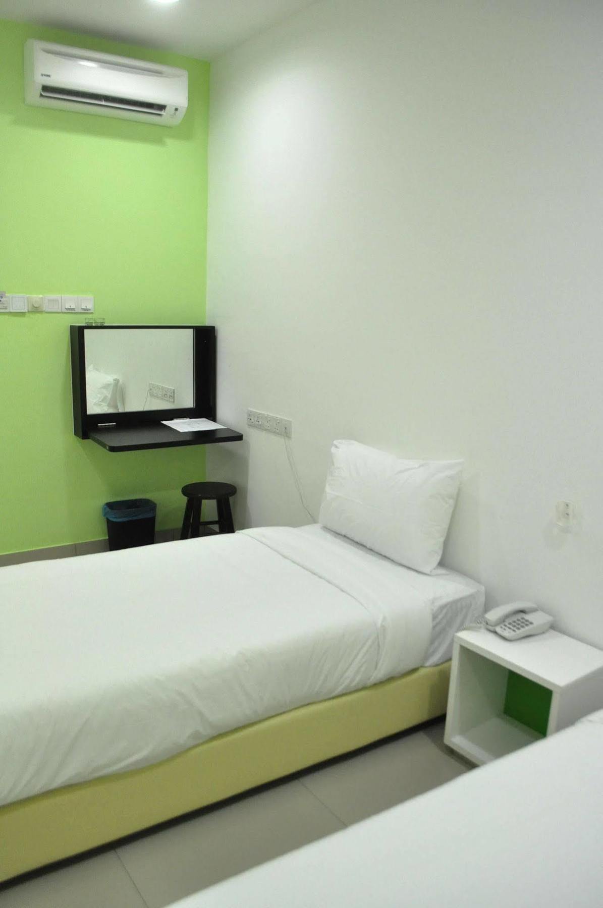 Yy48 Hotel 2 Mins Walk From Masjid Jamek Lrt Station Kuala Lumpur Exteriör bild