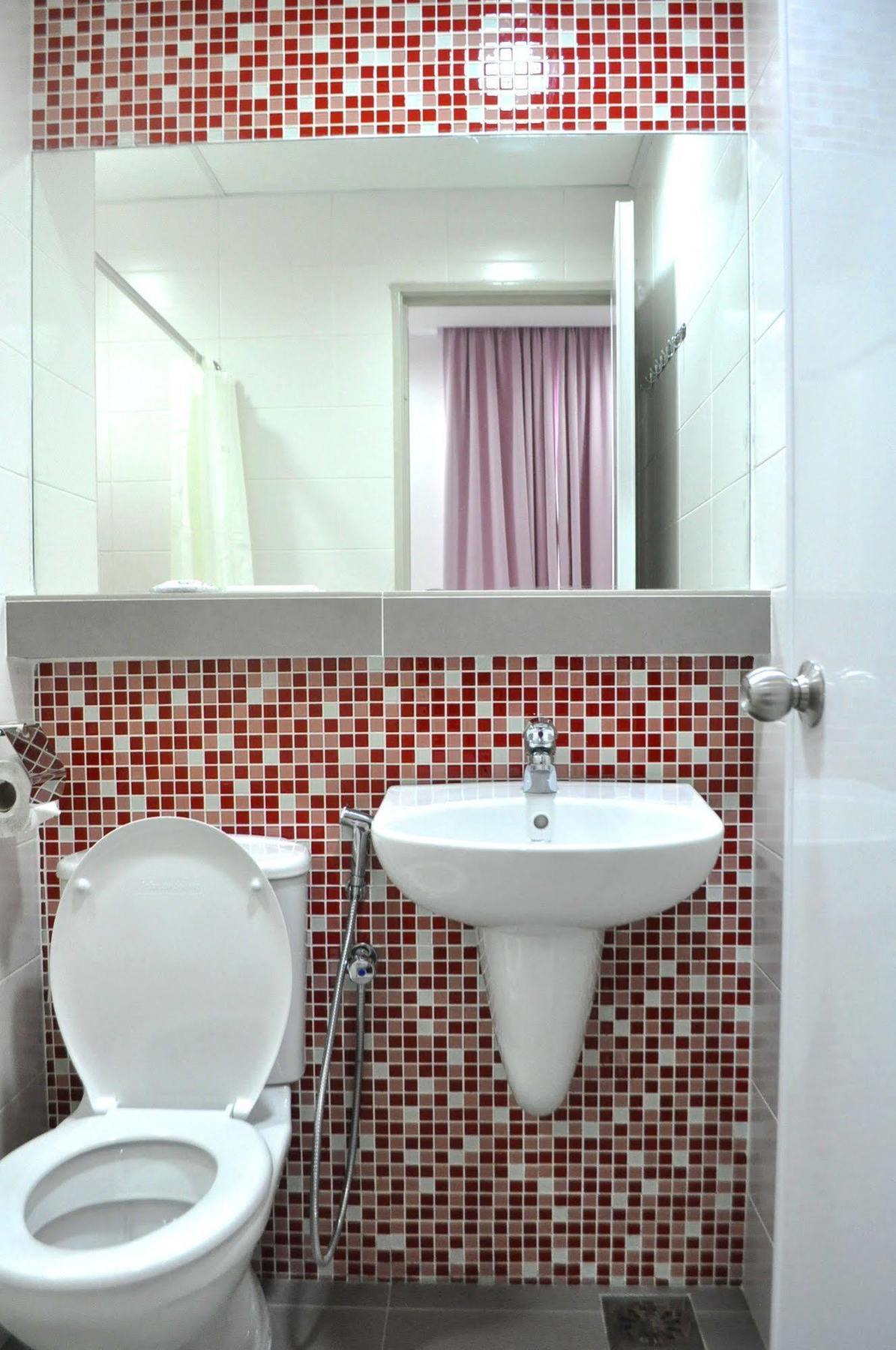 Yy48 Hotel 2 Mins Walk From Masjid Jamek Lrt Station Kuala Lumpur Exteriör bild