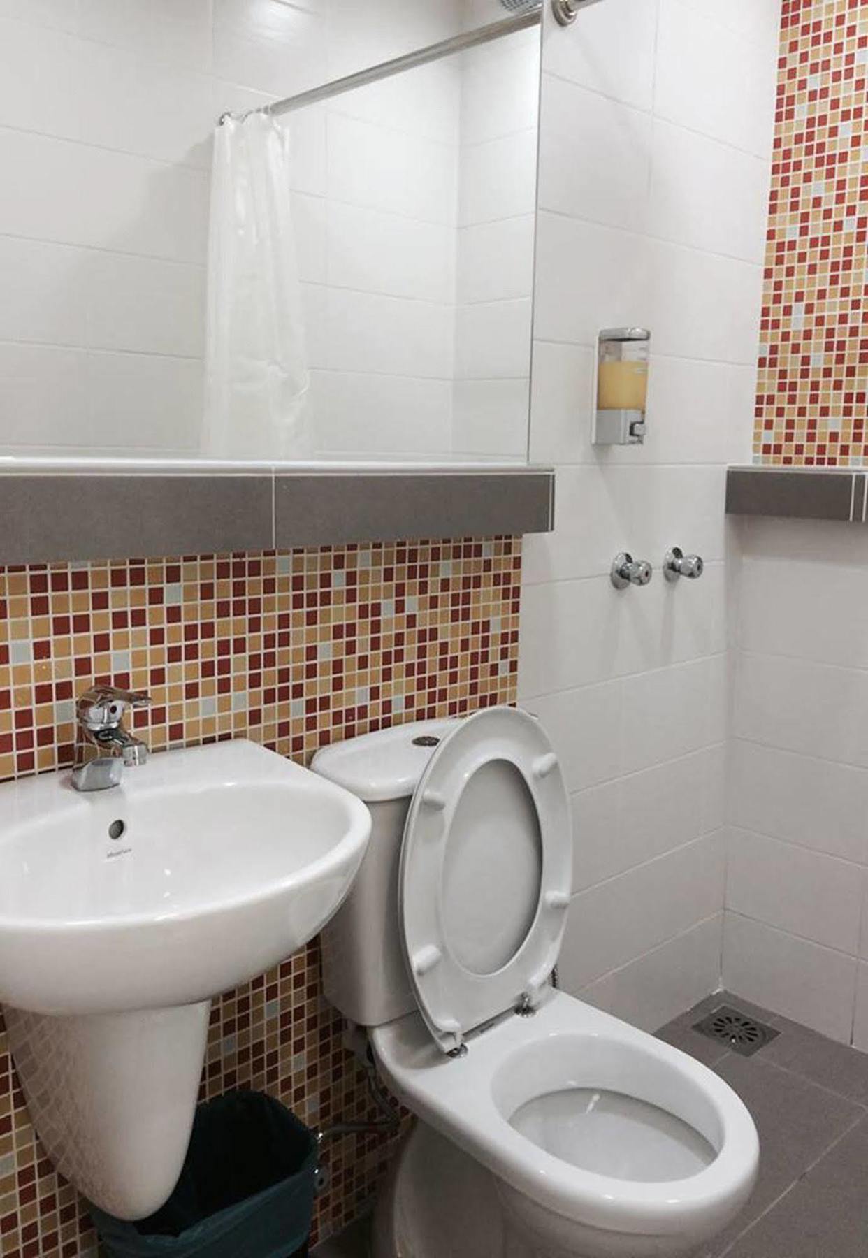 Yy48 Hotel 2 Mins Walk From Masjid Jamek Lrt Station Kuala Lumpur Exteriör bild