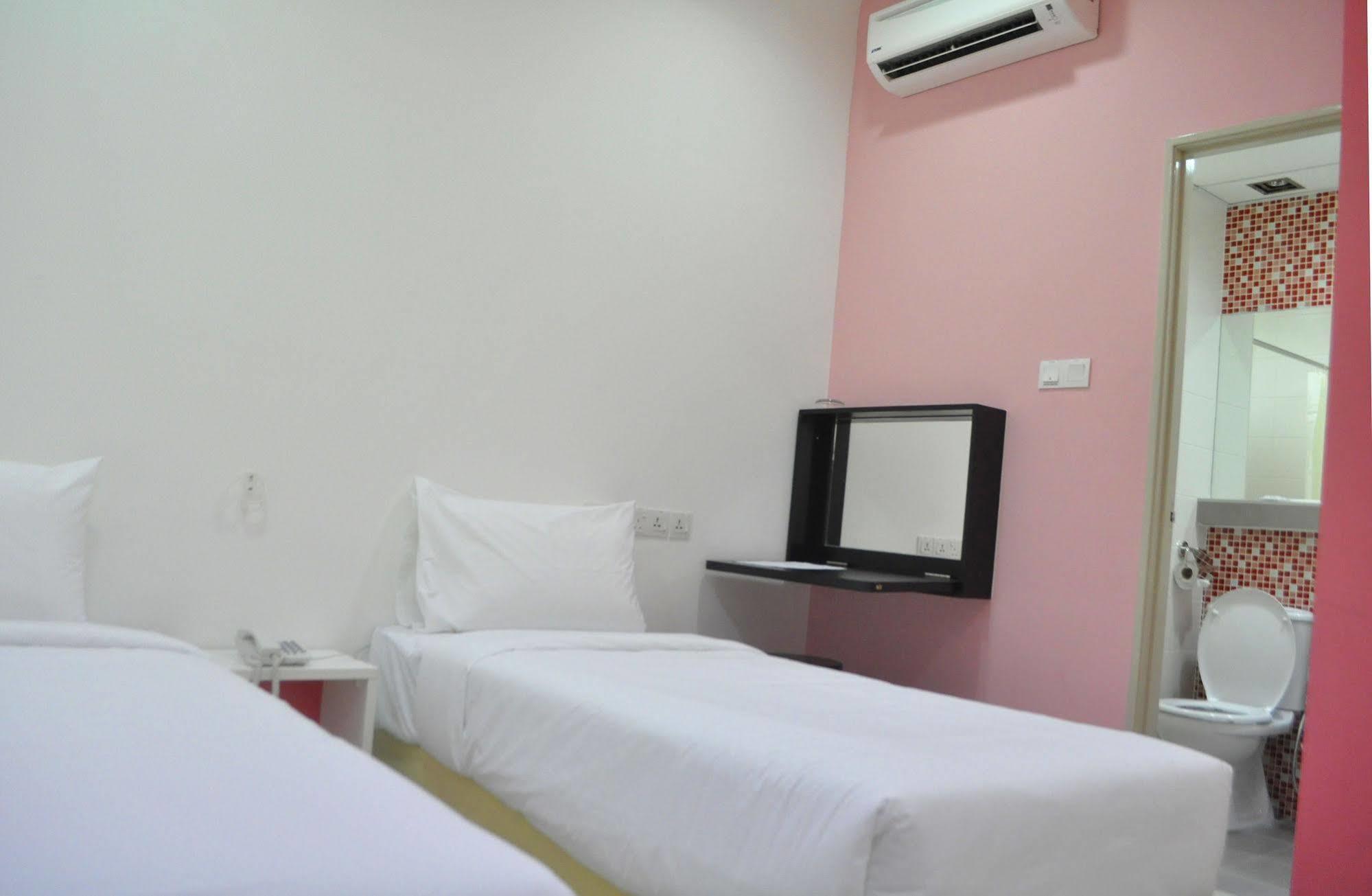 Yy48 Hotel 2 Mins Walk From Masjid Jamek Lrt Station Kuala Lumpur Exteriör bild