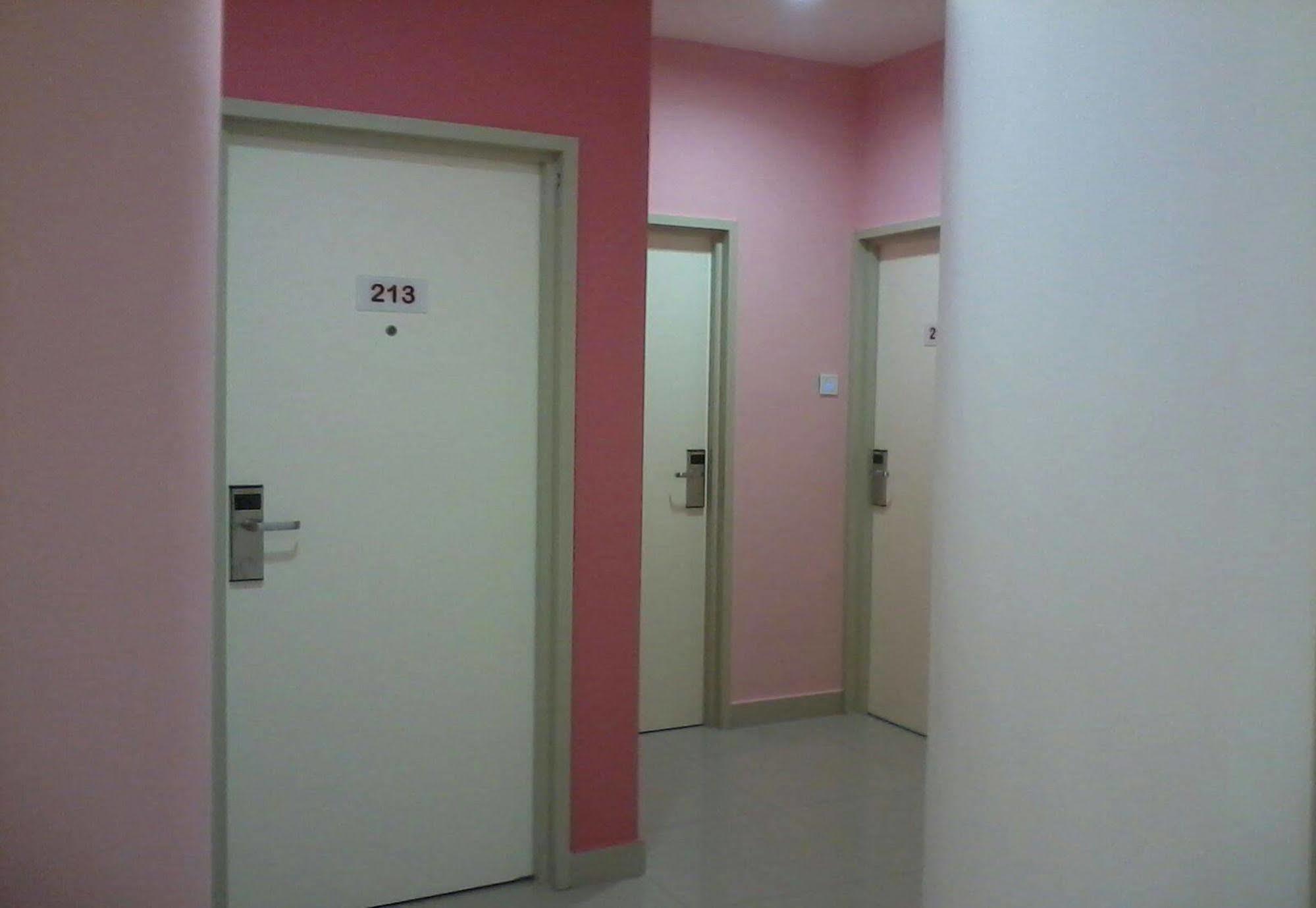 Yy48 Hotel 2 Mins Walk From Masjid Jamek Lrt Station Kuala Lumpur Exteriör bild